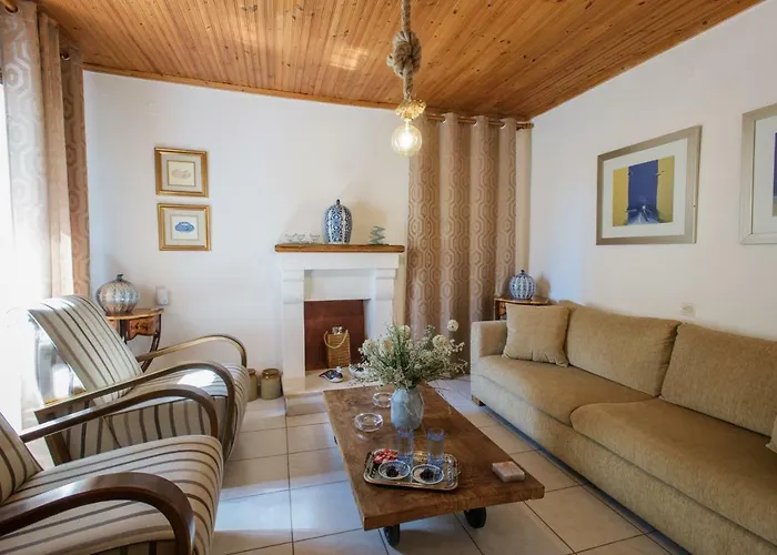 Lena\'S Garden House